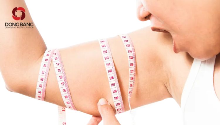 Mỡ bắp tay khó giảm do Hormone, tuổi tác và di tác động