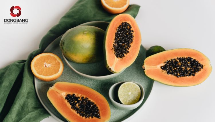 Ăn đu đủ trực tiếp như một món ăn nhẹ dinh dưỡng