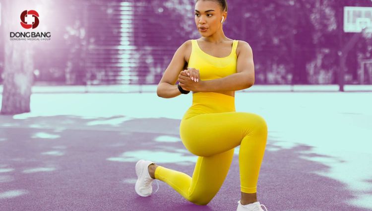 Squat chéo chân giảm béo bụng, đốt cháy calo