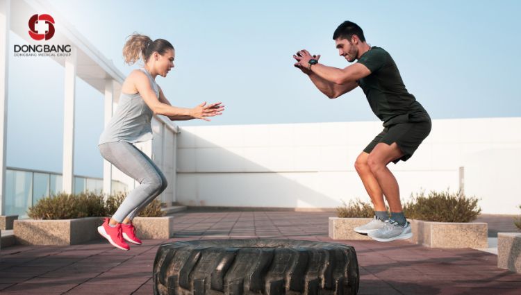 Bài tập nhảy squat đốt cháy nhiều calo trong cơ thể
