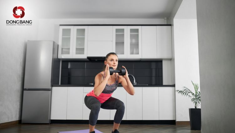 Squat với tạ giảm mỡ bụng, giảm cân 