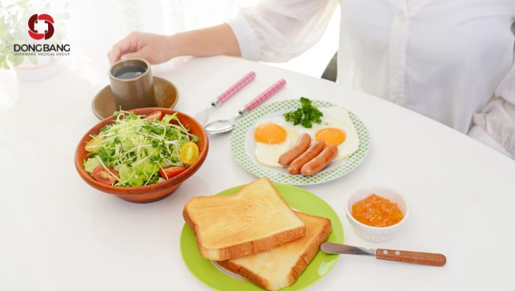 Ăn sáng trước hoặc sau khi tập tùy vào mục đích của bạn 