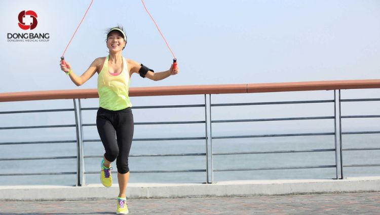Bài tập nhảy dây từng chân 