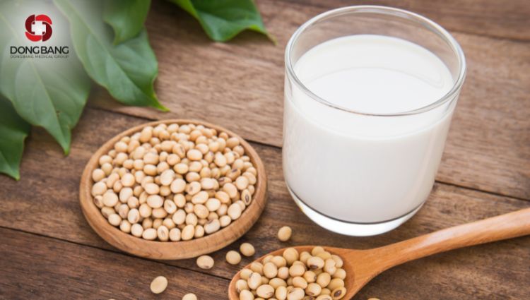 Uống sữa đậu nành với lượng vừa phải giúp cải thiện cholesterol