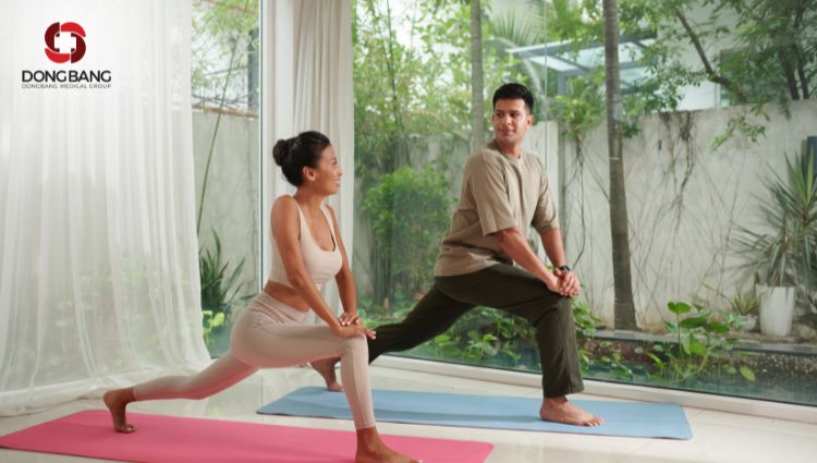 Bạn có thể thực hiện bài tập này dễ dàng với người thân