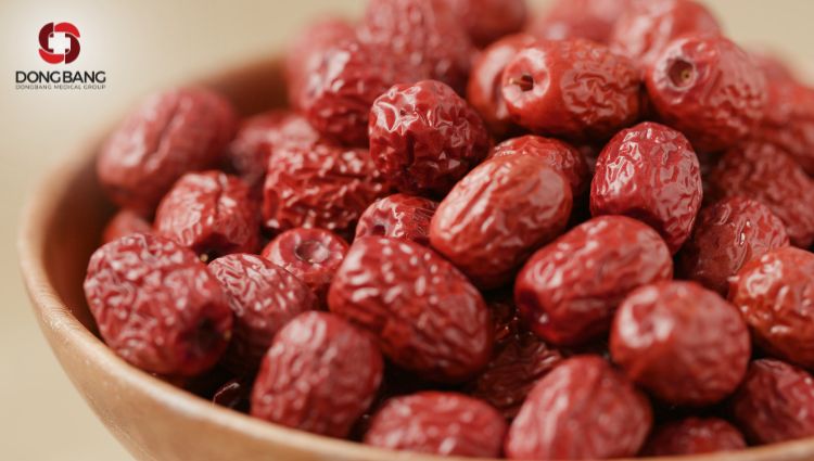 Táo đỏ chứa nhiều vitamin, chất xơ và khoáng chất tốt cho cơ thể