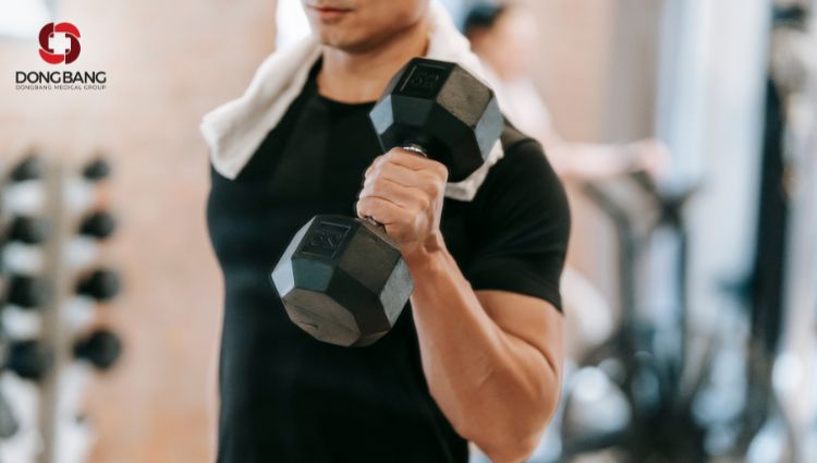 Tập gym giúp giảm cân và tăng cường cơ bắp