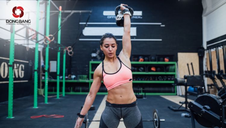 Tập Crossfit có thể sử dụng tạ để thực hiện