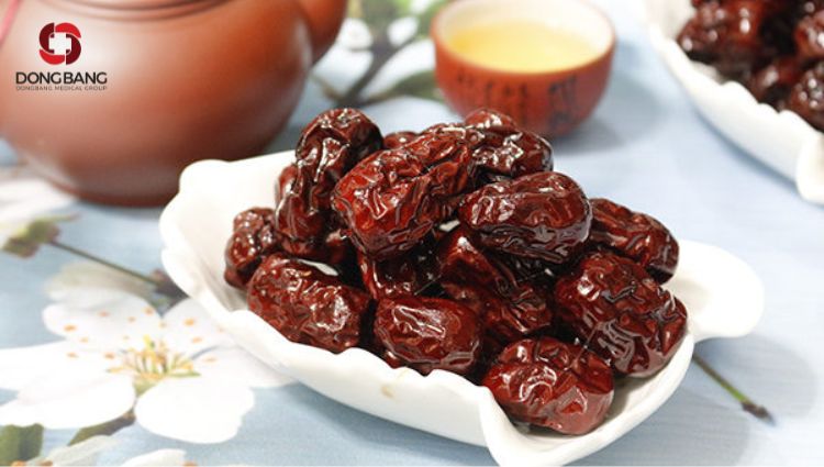 Trà táo đỏ với gừng