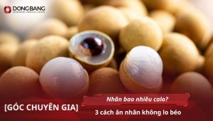Bạn có thể kết hợp thịt ức gà cùng long nhãn sấy khô để tạo nên cách ăn nhãn giảm cân với món ăn thơm ngon này. Cách làm gà hầm long nhãn sấy khô như sau: Nguyên liệu: 100g ức gà, 15g long nhãn sấy, 10g hạt sen Thái thịt ức gà thành miếng nhỏ rồi cho vào nồi cùng hạt sen và rửa sạch Đun sôi trong 15 phút rồi cho nhãn sấy khô vào và tiếp tục đun trong 10 - 15 phút. Một số lưu ý khi ăn nhãn Một số lưu ý cần thiết khi ăn nhãn như sau: Nên ăn nhãn với lượng vừa đủ, dao động từ 200 - 300g mỗi tuần. Không ăn nhãn quá nhiều tránh tình trạng lượng đường tăng cao. Kết hợp việc ăn nhãn cùng nhiều phương pháp ăn uống khoa học và vận động thường xuyên. Không thay thế nhãn cho các bữa ăn chính trong ngày. Kết luận Qua bài viết trên, Viện thẩm mỹ Dongbang đã giải đáp thắc mắc "Nhãn bao nhiêu calo?". Tuy nhiên, để tránh tăng cân, bạn nên ăn nhãn với mức độ vừa phải và kết hợp với chế độ ăn uống khoa học cùng với việc vận động thường xuyên. Hy vọng rằng những thông tin và cách ăn nhãn không lo béo mà chúng tôi cung cấp sẽ giúp bạn tận hưởng loại trái cây này một cách an toàn và hiệu quả!