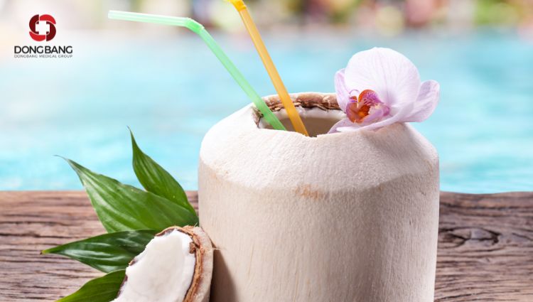 Nước dừa giúp hỗ trợ trong quá trình giảm mỡ bụng