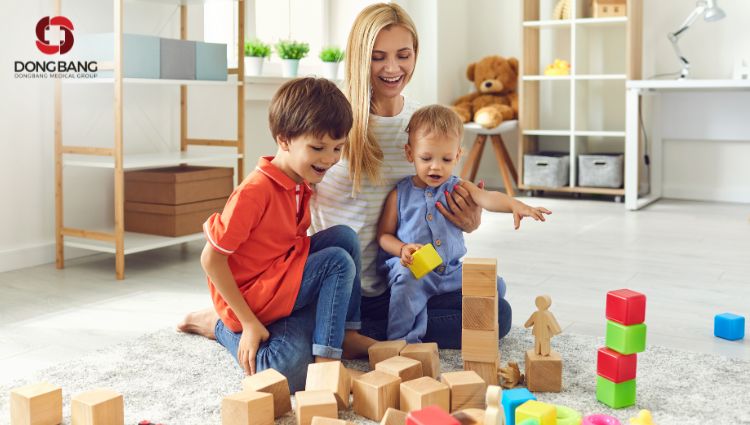 Ba mẹ đồng hành cùng con trong ăn uống, vui chơi và học tập
