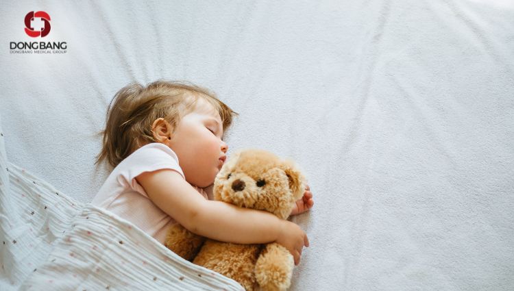 Đảm bảo cho bé ngủ đủ giấc và đúng giờ