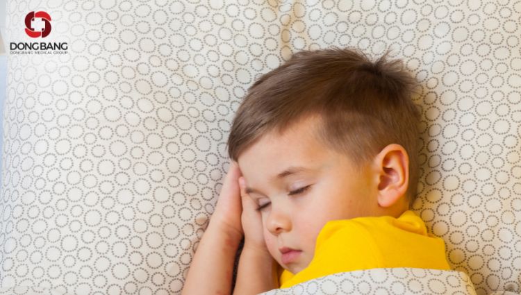 Đảm bảo trẻ ngủ đủ giấc và đúng giờ