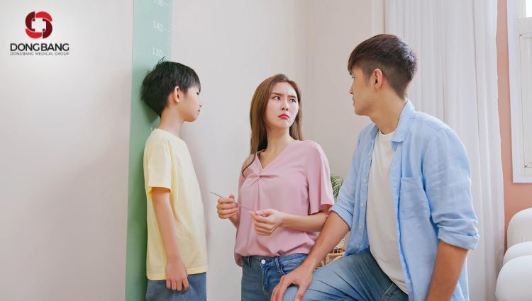 Khi đo chiều cao của trẻ không nên trải thảm hãy đo trên sàn cứng