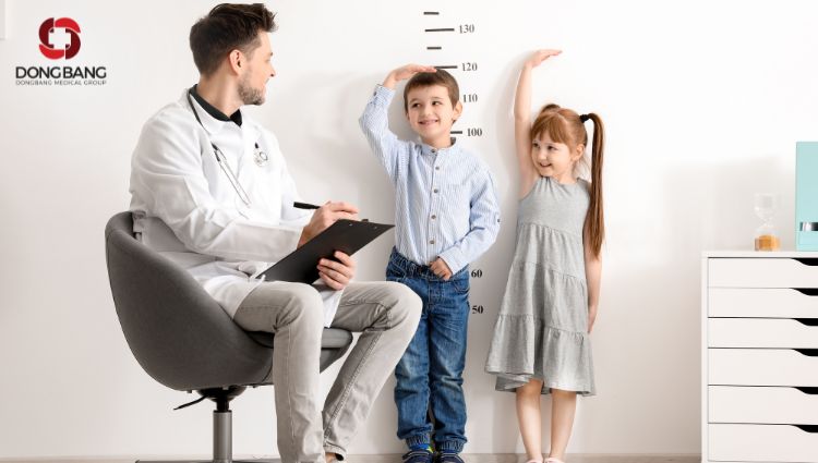 Theo dõi bảng chiều cao cân nặng giúp phụ huynh nhận biết con có đang phát triển bình thường