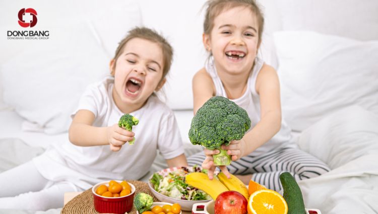 Trẻ ăn uống đủ chất đảm bảo phát triển toàn diện