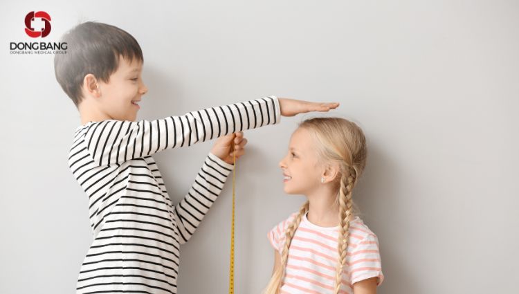 Việc theo dõi chiều cao và cân nặng giúp phát triển sớm các vấn đề sức khỏe và dinh dưỡng